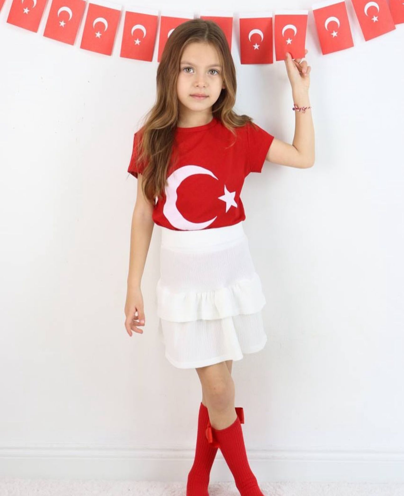 KIZ ÇOCUK ETEKLİ AY YILDIZ T-SHIRT  TAKIM