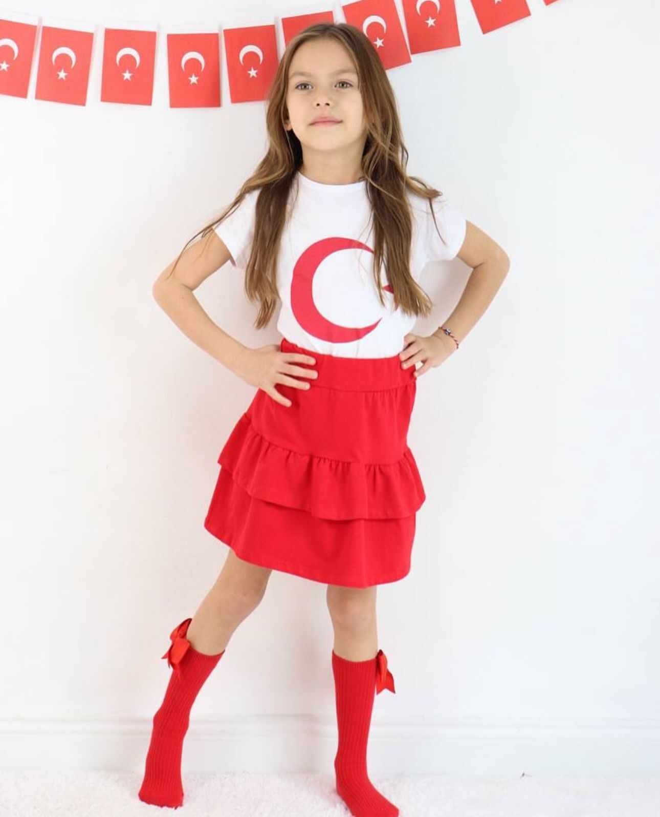 KIZ ÇOCUK ETEKLİ AY YILDIZ T-SHIRT  TAKIM