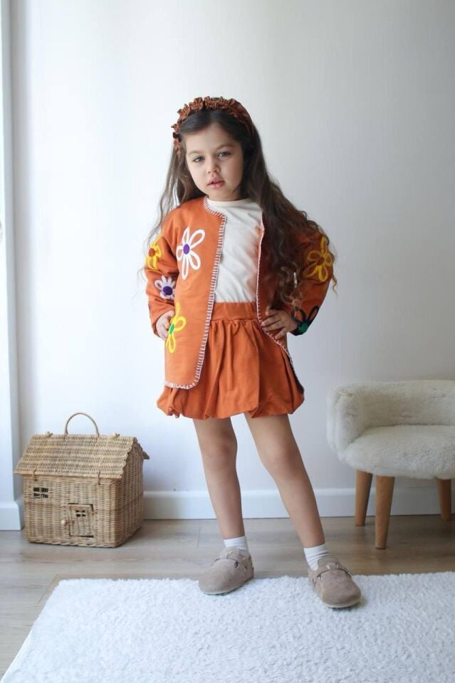 KIZ ÇOCUK ETEKLİ TAKIM