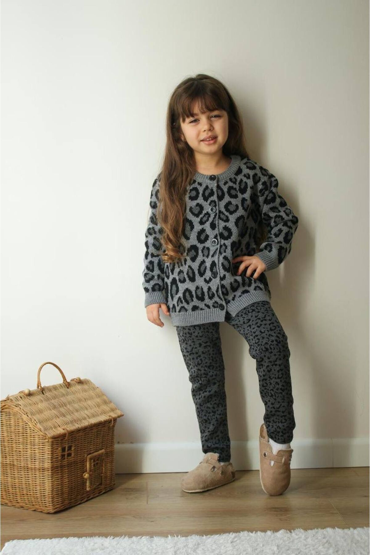 KIZ ÇOCUK LEOPAR DESENLİ TAYTLI TAKIM