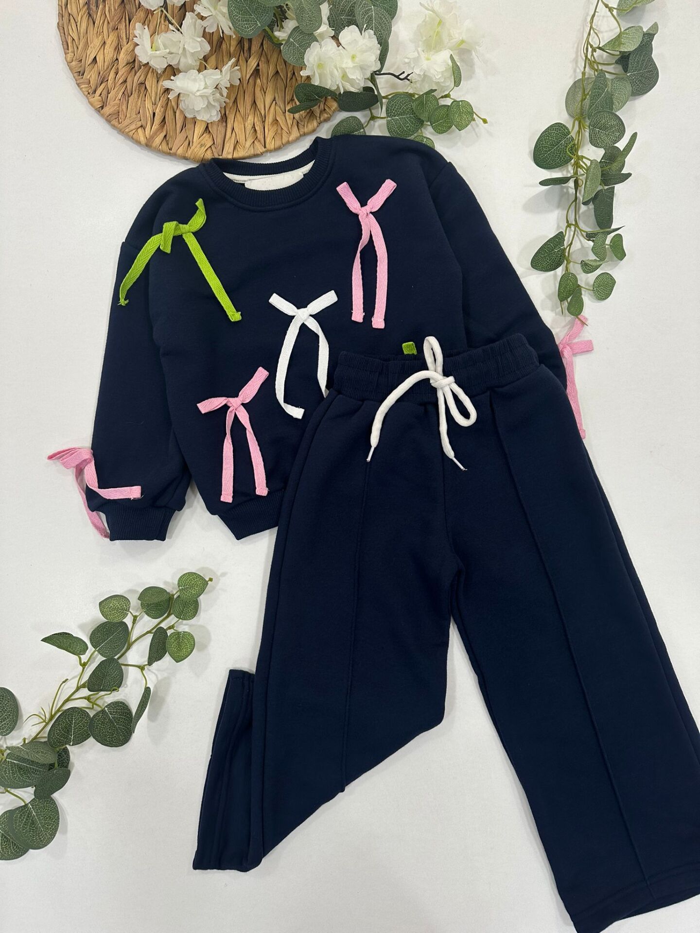 KIZ ÇOCUK RENKLİ  FİYONK DETAYLI  EŞOFMAN TAKIMI