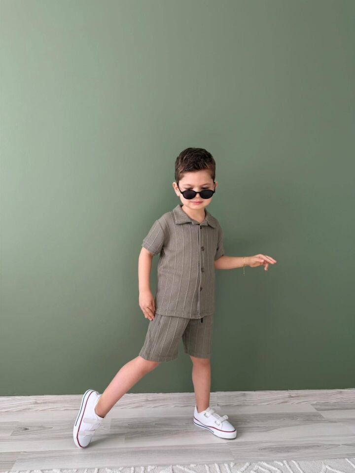 ERKEK ÇOCUK DOKULU GÖMLEK ŞORT TAKIM