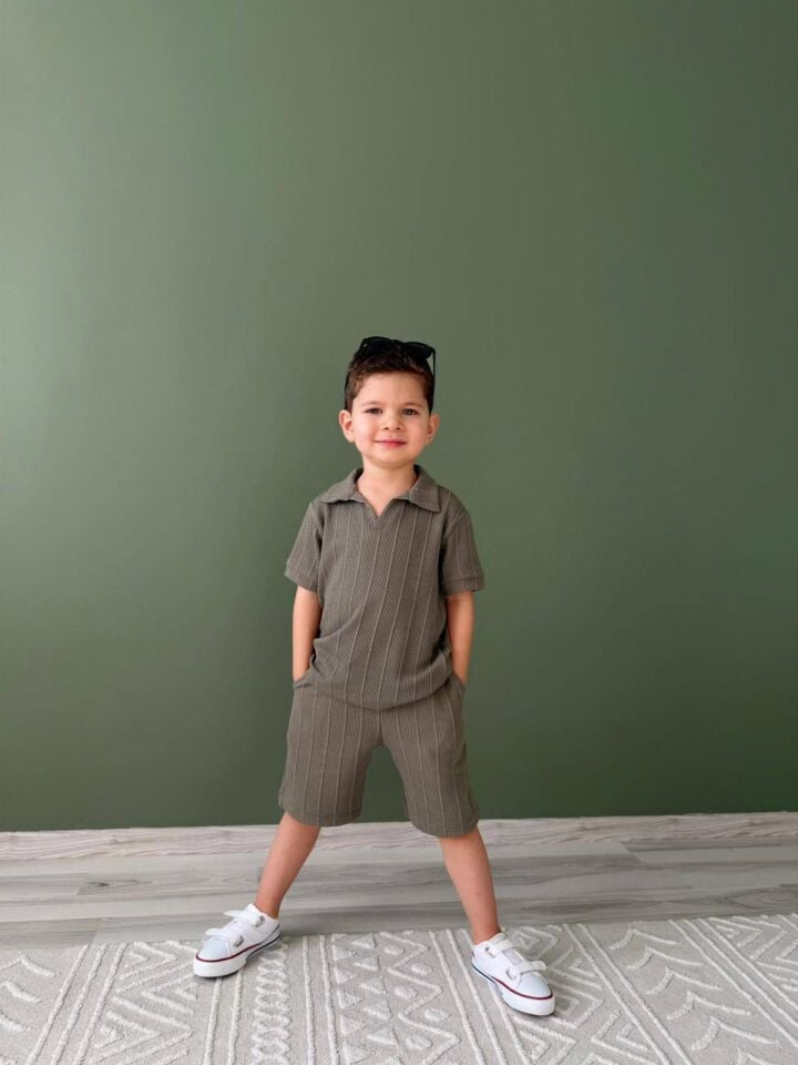 ERKEK ÇOCUK POLO YAKA DOKULU ŞORTLU  TAKIM