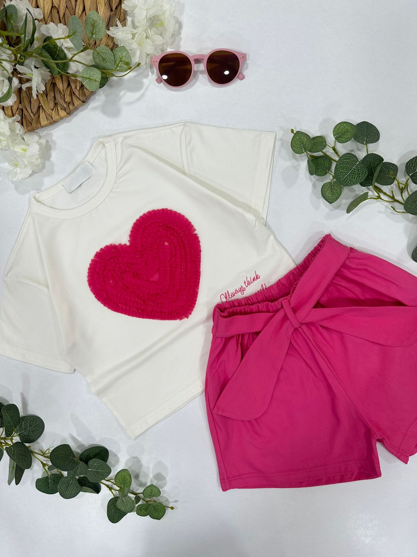 KIZ ÇOCUK ŞORTLU KALPLİ TAKIM