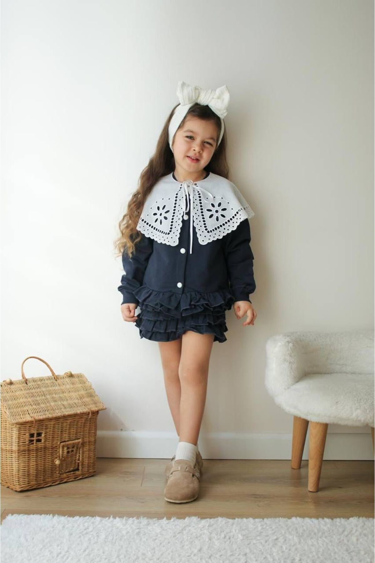 KIZ ÇOCUK ETEKLİ DANTEL DETAYLI TAKIM